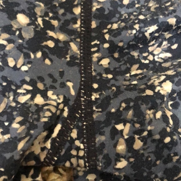 Athleta Stash Pocket Cropped Leggings Size Small Navy Blue Sandstone Print - Picture 5 of 10